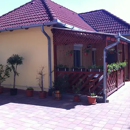Hortenzia Apartmanhaz * Balatonlelle
